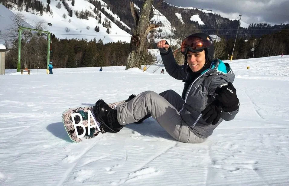Lucie Petrelis snowboarding - with Multiple Sclerosis
